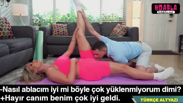 arkadasimin annesine sporda yardim ederken amini kokladim.jpg