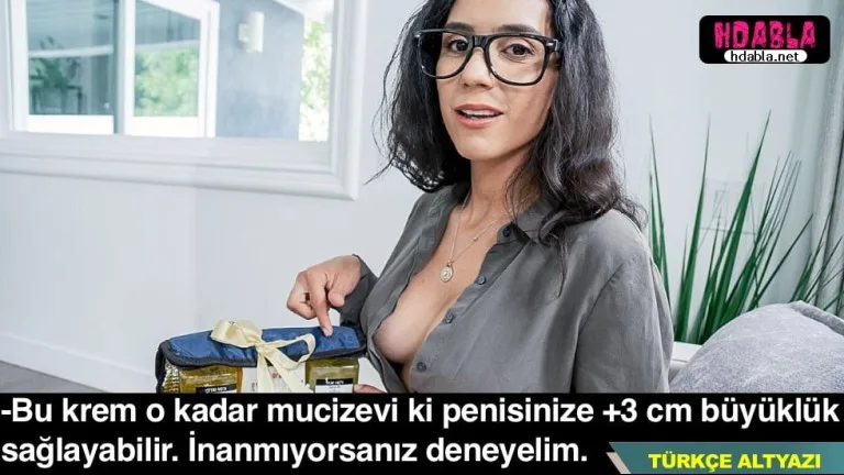 eve gelen pazarlamaci urun satabilmek icin etegi siyiriyor.jpg