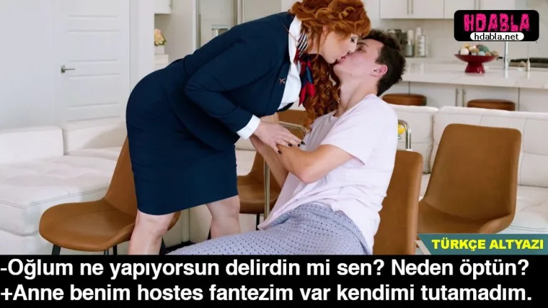 hostes annesiyle evde prova yaparken fantezileri canlandi.jpg