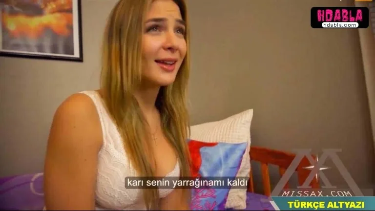 porno izlerken erkek kardesine yakalandi.jpg